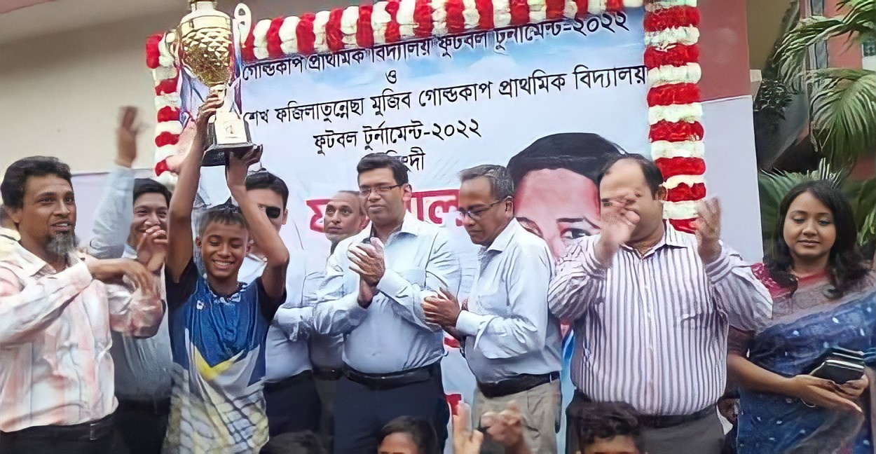 নরসিংদীতে গোল্ডকাপ টুর্নামেন্টে রায়পুরা চ্যাম্পিয়ন