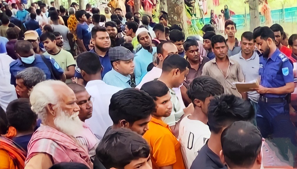 মসজিদে জমি দান করায় বাবাকে পিটিয়ে হত্যা করলো ছেলেরা