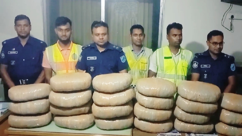 নরসিংদীর বেলাবতে ৫৭ কেজি গাঁজা উদ্ধার, গাড়ি জব্দ