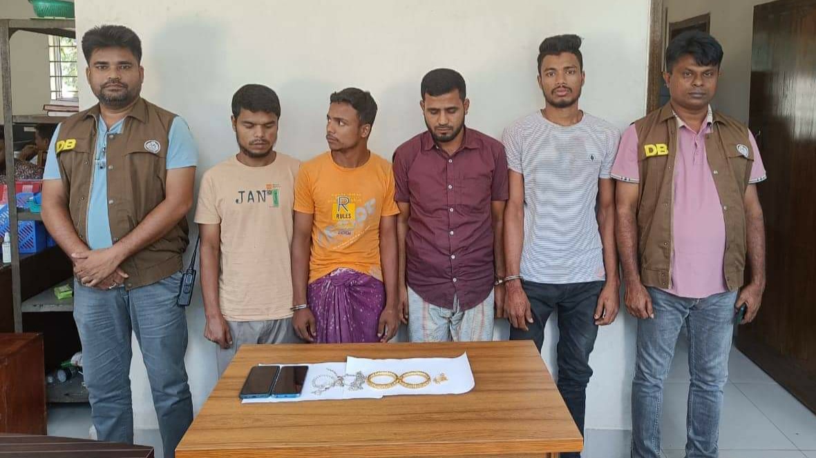 রায়পুরায় দিন-দুপুরে স্বর্ণের দোকানে চুরি, গ্রেপ্তার ৪
