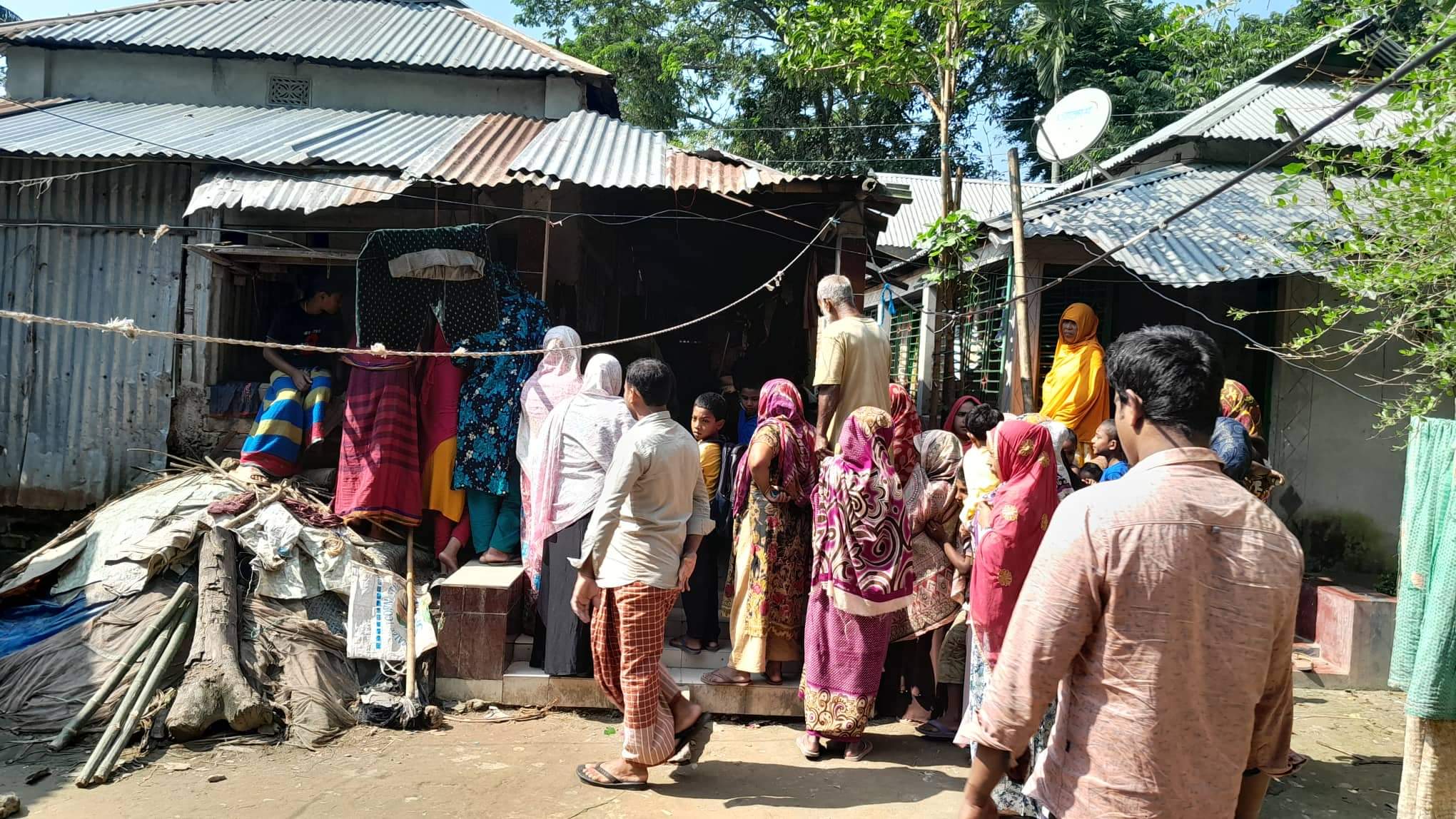 পলাশে পুকুর পাড়ে খেলতে গিয়ে শিশুর মৃত্যু