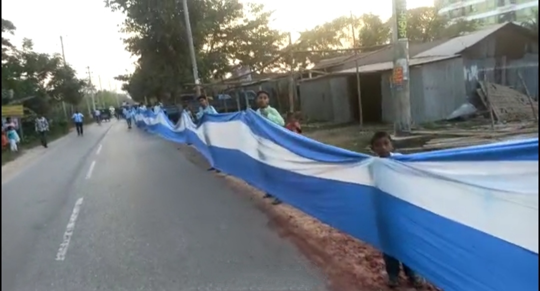 পলাশে ২ হাজার ফুট পতাকা নিয়ে আর্জেন্টিনা ভক্তদের বিশাল র‌্যালি
