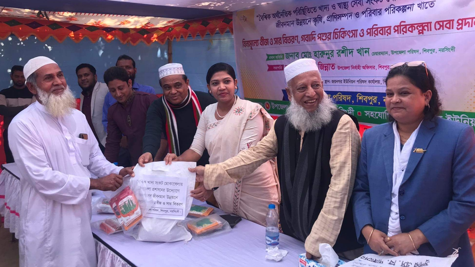 শিবপুরের জয়নগরে ১ হাজার কৃষক পেল বিনামূল্যে সার ও বীজ