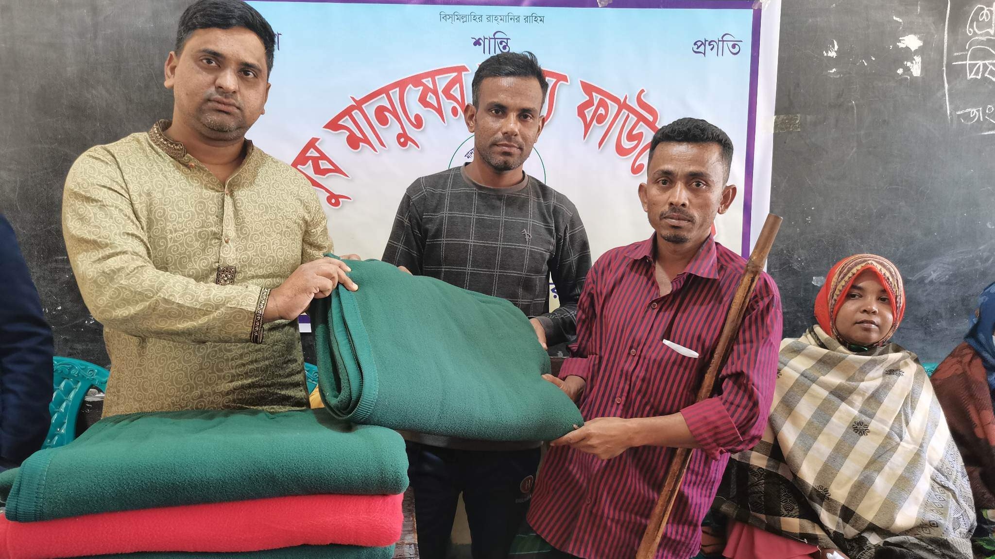শীতার্ত মানুষের পাশে “মানুষ মানুষের জন্য ফাউন্ডেশন”