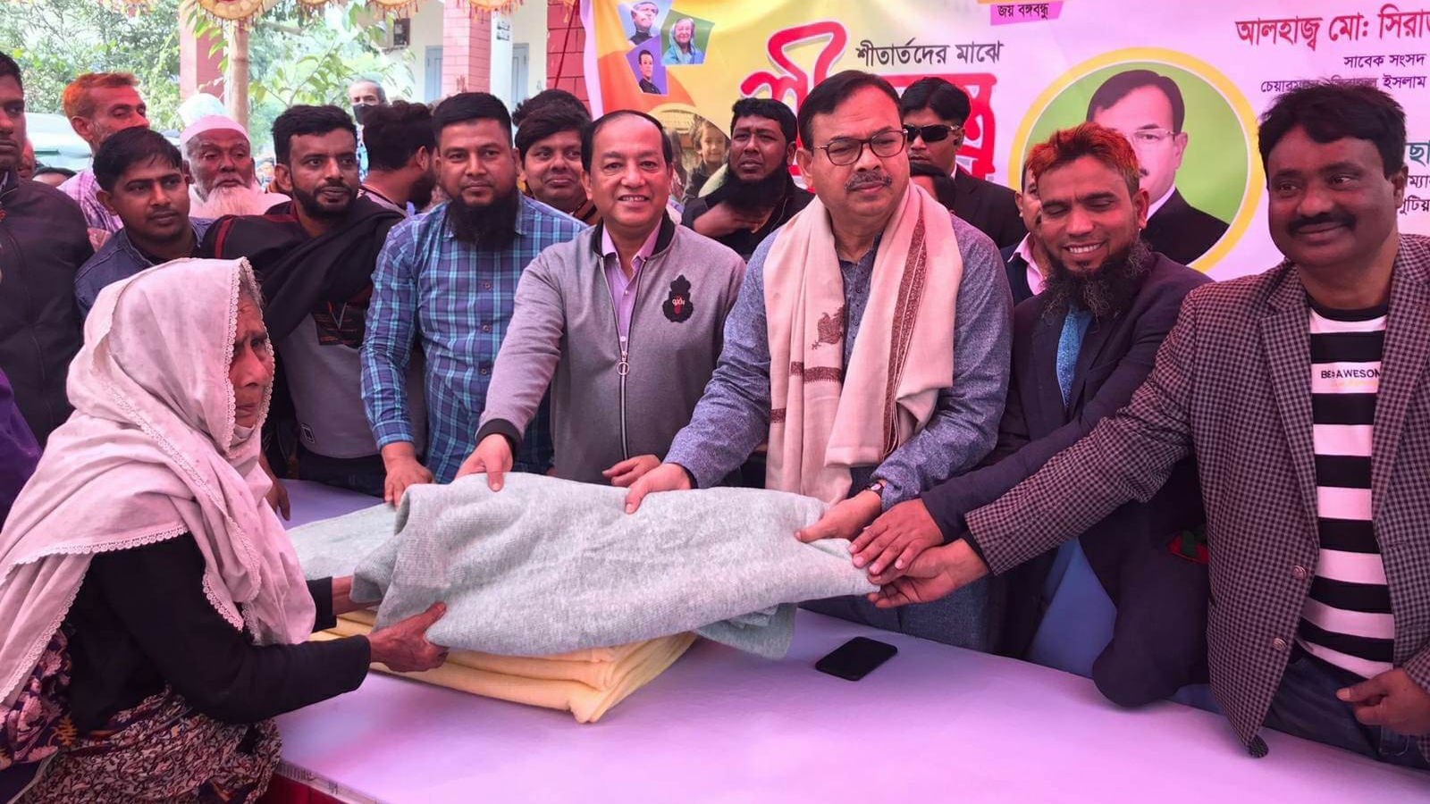 শিবপুরে ২ হাজার শীতার্ত মানুষ পেল সাবেক এমপি’র কম্বল
