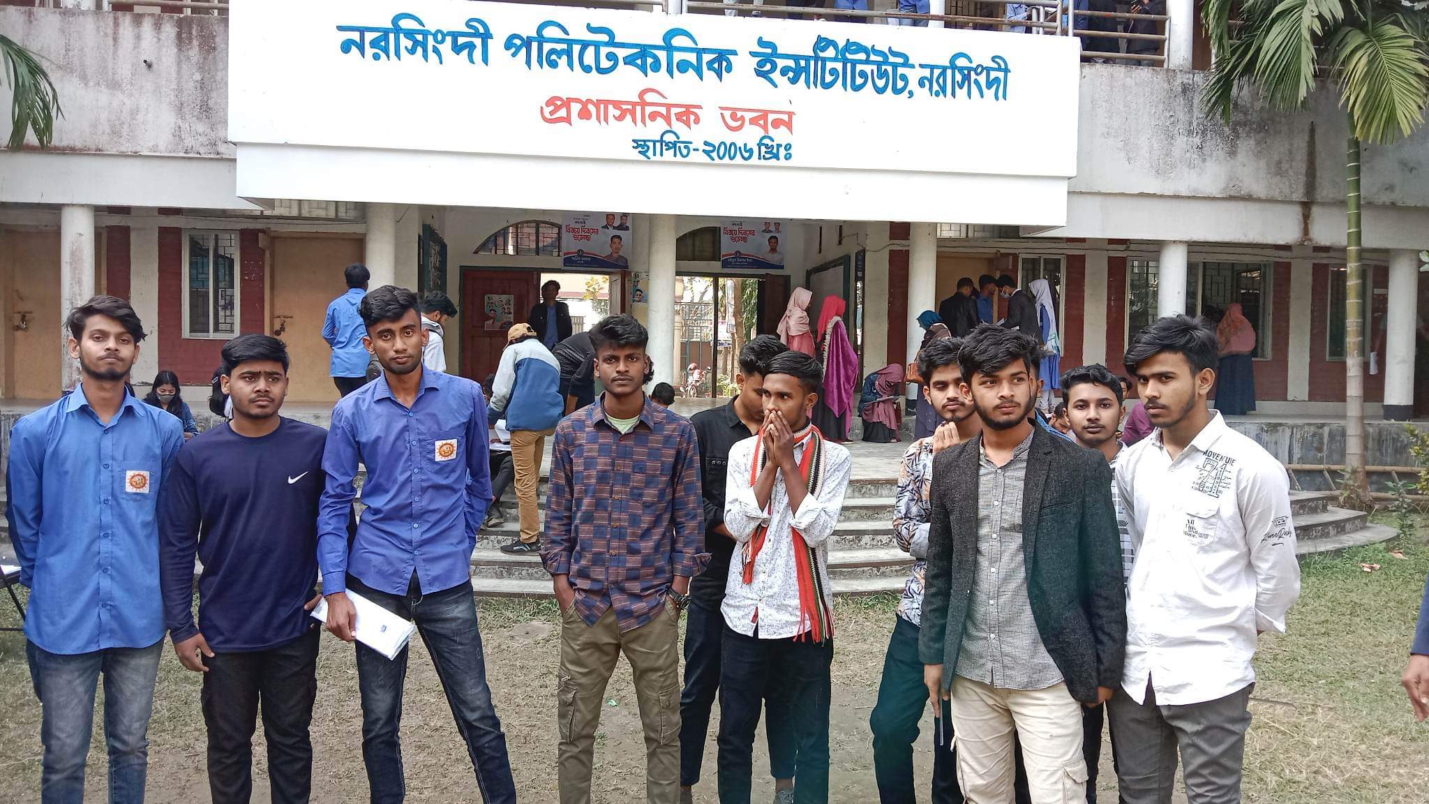 নরসিংদীতে অধ্যক্ষের বিরুদ্ধে অপপ্রচার, ক্ষোভ জানালো সাধারণ শিক্ষার্থীরা