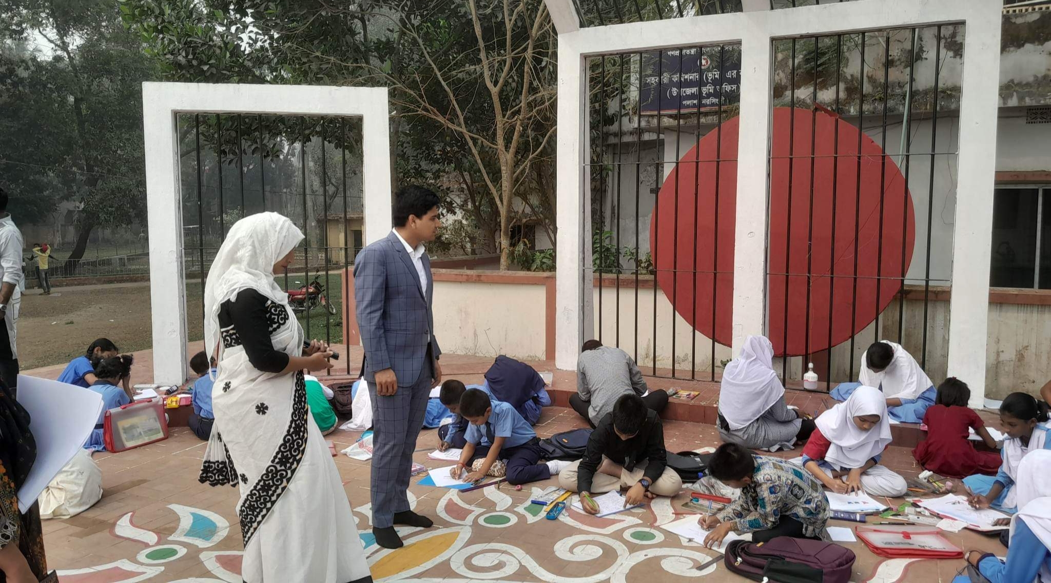 পলাশে মাতৃভাষা দিবসে শিক্ষার্থীদের চিত্রাঙ্কন প্রতিযোগিতা