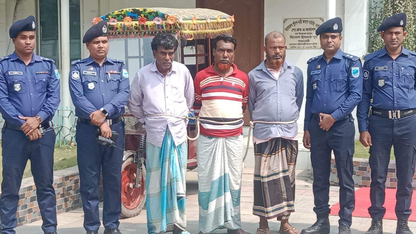 নরসিংদীতে চালককে খুন করে ইজিবাইক ছিনতাই, বন্ধুসহ ৩ জন গ্রেপ্তার