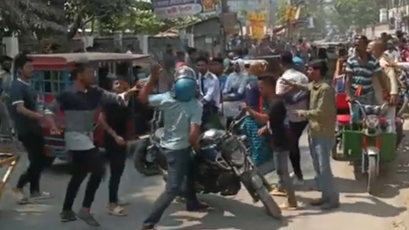 নরসিংদীতে খোকনের সমর্থকদের উপর ছাত্রদলের পদ বঞ্চিত নেতা-কর্মীদের হামলা