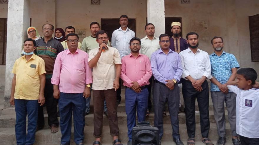 রায়পুরায় এমপিওভুক্ত শিক্ষা প্রতিষ্ঠান জাতীয়করণের দাবীতে কর্মবিরতি