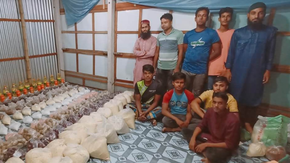 অসহায়দের মাঝে রোজার খুশি বিতরণে কৃষ্ণনগর ইসলামিক সংগঠন