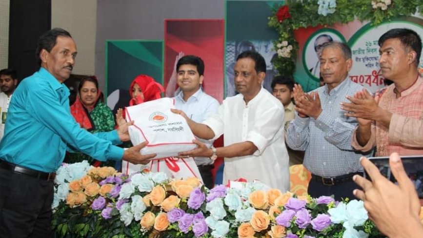 পলাশে মহান স্বাধীনতা দিবসে মুক্তিযোদ্ধাদের সংবর্ধনা
