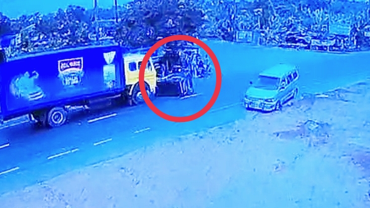 ঘোড়াশালে সড়ক দূর্ঘটনায় নারীসহ নিহত ২, আহত ৪