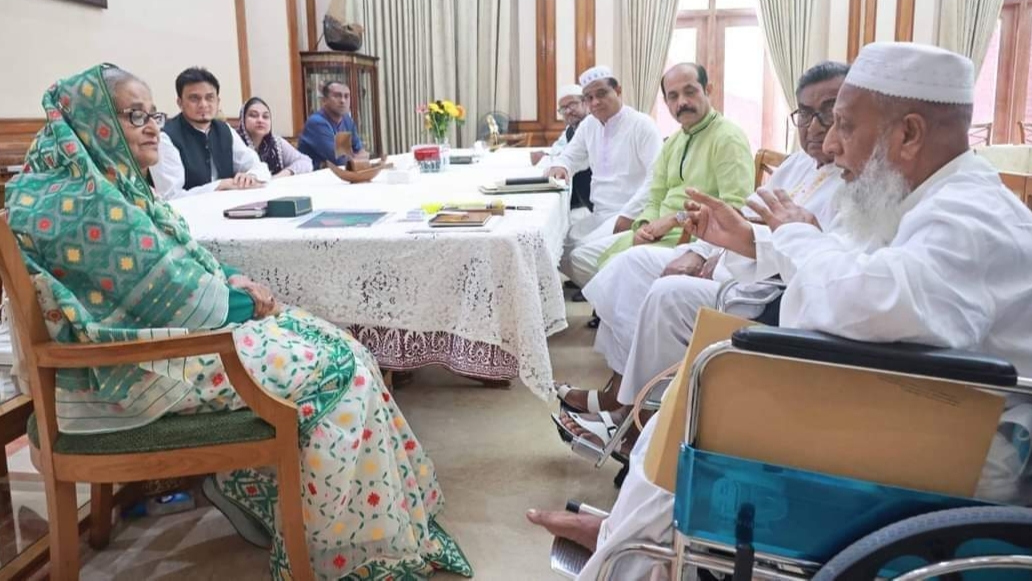প্রধানমন্ত্রীর সাথে সাক্ষাৎ গুলিবিদ্ধ শিবপুর উপজেলা চেয়ারম্যানের