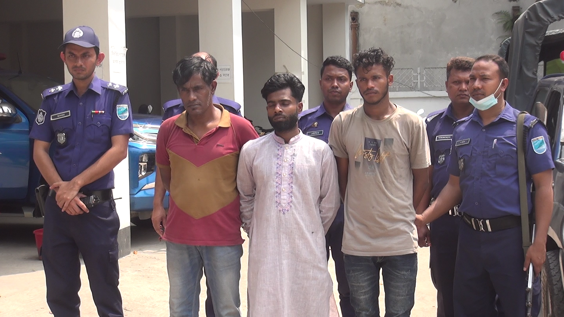 নরসিংদীতে ডাকাতির প্রস্তুতিকালে অস্ত্রসহ ৩ ডাকাত গ্রেপ্তার