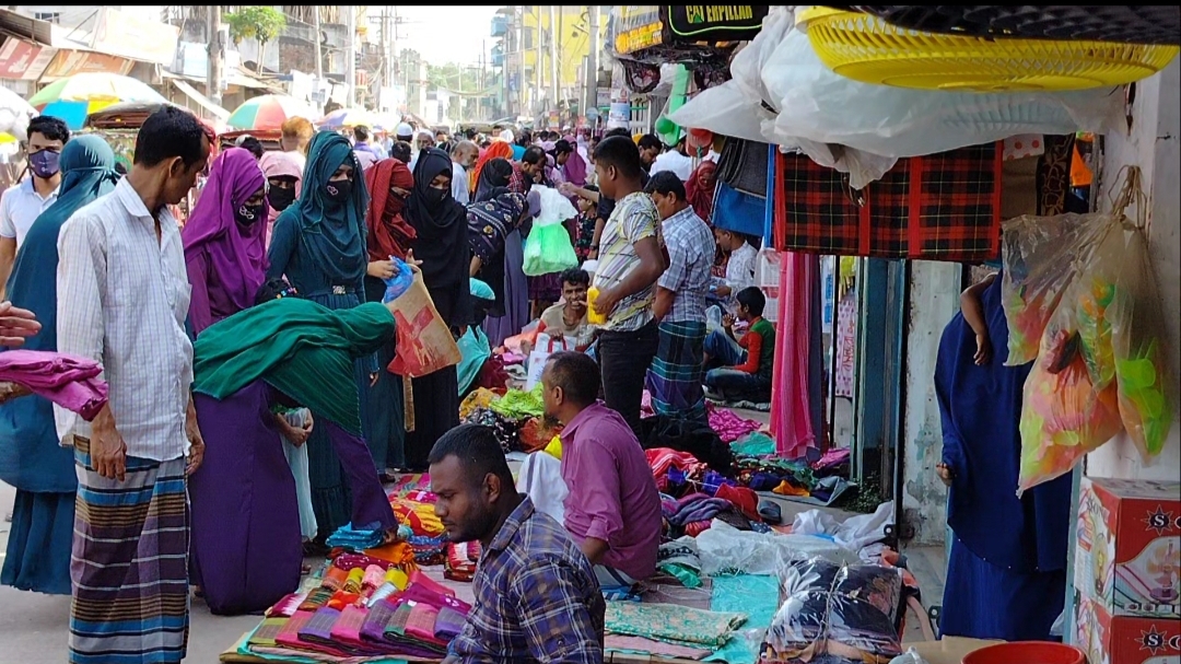 ঘোড়াশালে ১৫ রমজানেই জমে উঠেছে ঈদ বাজার