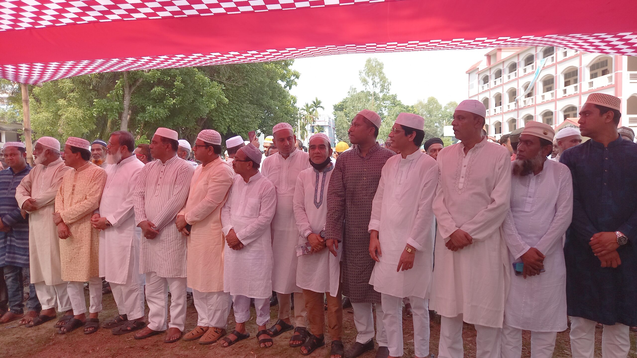 রায়পুরায় মুক্তিযোদ্ধা আশরাফুল আজিজের রাষ্ট্রীয় মর্যাদায় দাফন