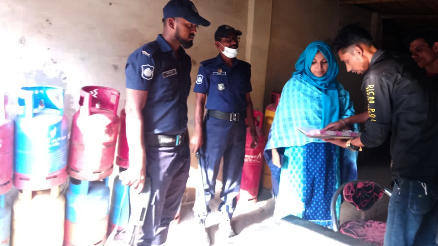 ঘোড়াশালে বেশি দামে এলপি গ্যাস বিক্রি, ব্যবসায়ীর জরিমানা