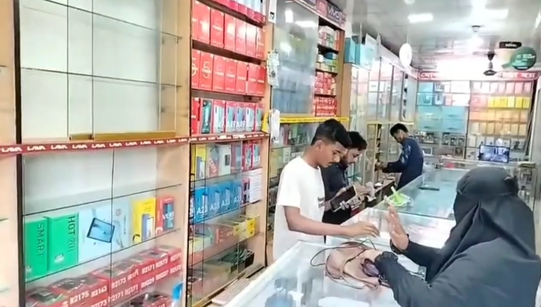 ঘোড়াশালে তালা ভেঙে ২০ লাখ টাকার মালামাল চুরি