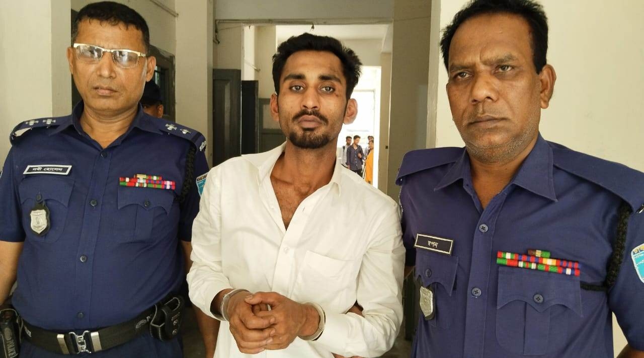 রায়পুরায় বাবাকে কু’পিয়ে হ’ত্যার পর ৯৯৯ এ ফোন