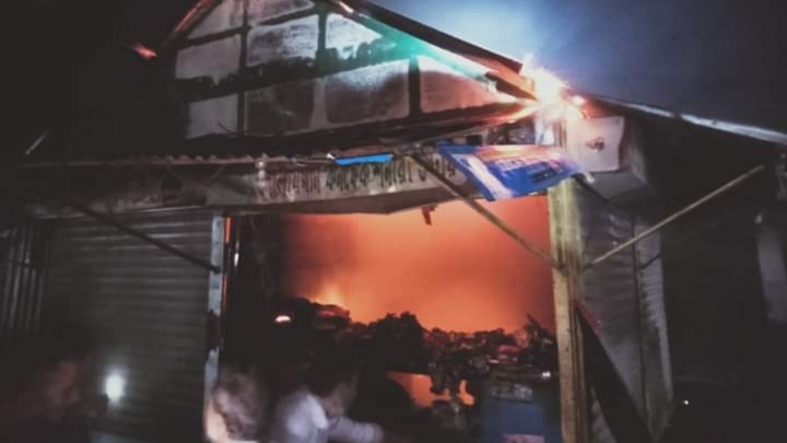 রায়পুরায় ভয়াবহ অগ্নিকাণ্ড, ১৪ লাখ টাকার ক্ষয়ক্ষতি