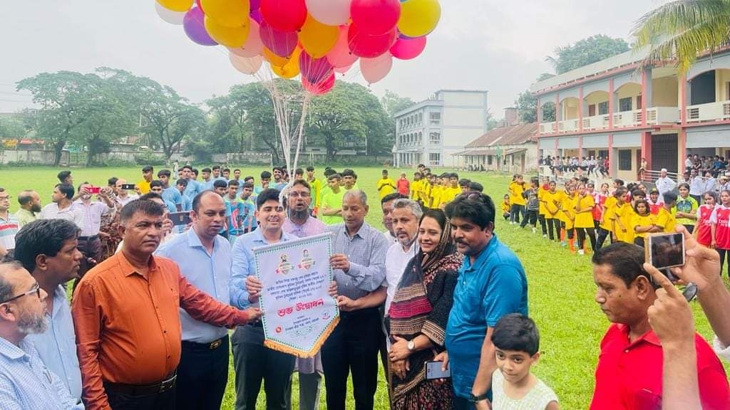 পলাশে বঙ্গবন্ধু ও বঙ্গমাতা জাতীয় গোল্ডকাপ ফুটবল টুর্নামেন্টের উদ্বোধন