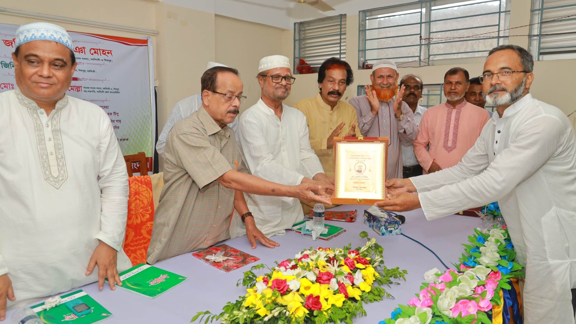 শিবপুর প্রেস ক্লাবের স্মরণিকা “সম্প্রীতি” এর মোড়ক উম্মোচন ও সম্মাননা প্রদান