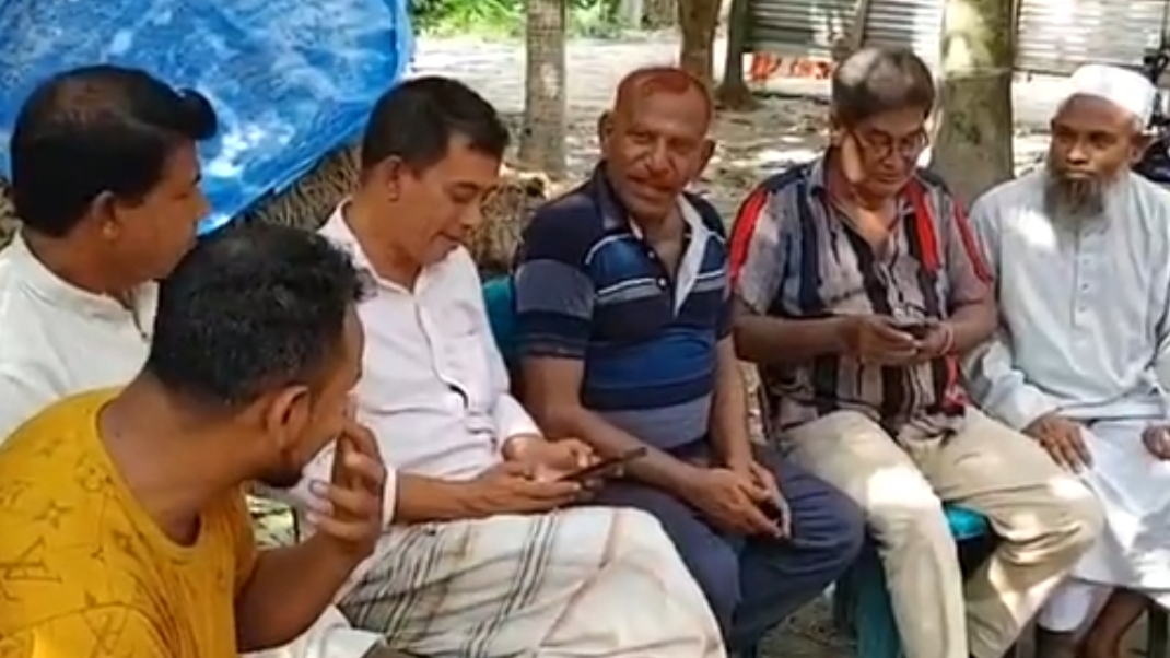 সেই জল্লাদ শাজাহান ঘুরে গেলেন পলাশের নিজ গ্রামে