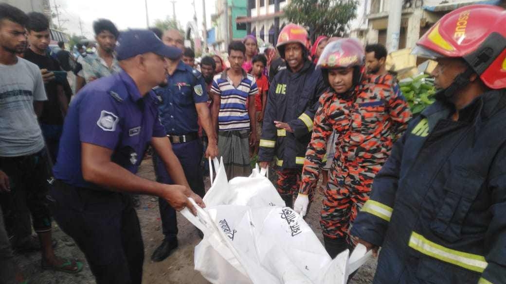 নরসিংদীতে বাস ও মাইক্রোবাসের সংঘর্ষে নিহত ১