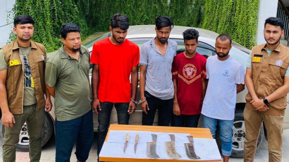 নরসিংদীতে ডাকাতির প্রস্তুতিকালে গ্রেপ্তার ৫