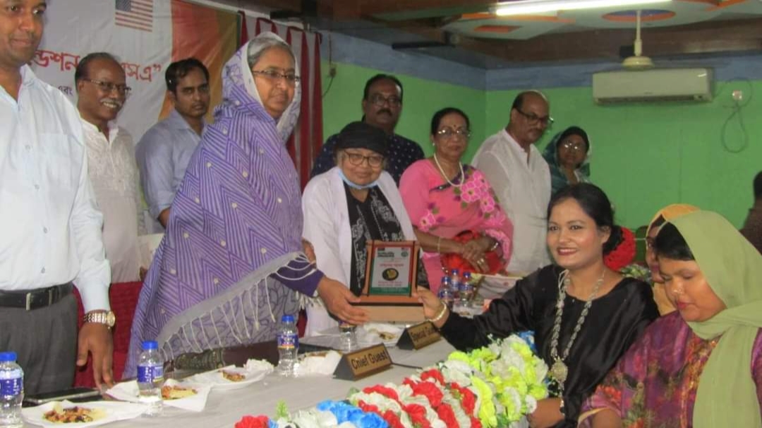 চাঁদপুরে বিজয়ী’কে শ্রেষ্ঠ নারী সংগঠনের সম্মাননা তুলে দিলেন শিক্ষা মন্ত্রী