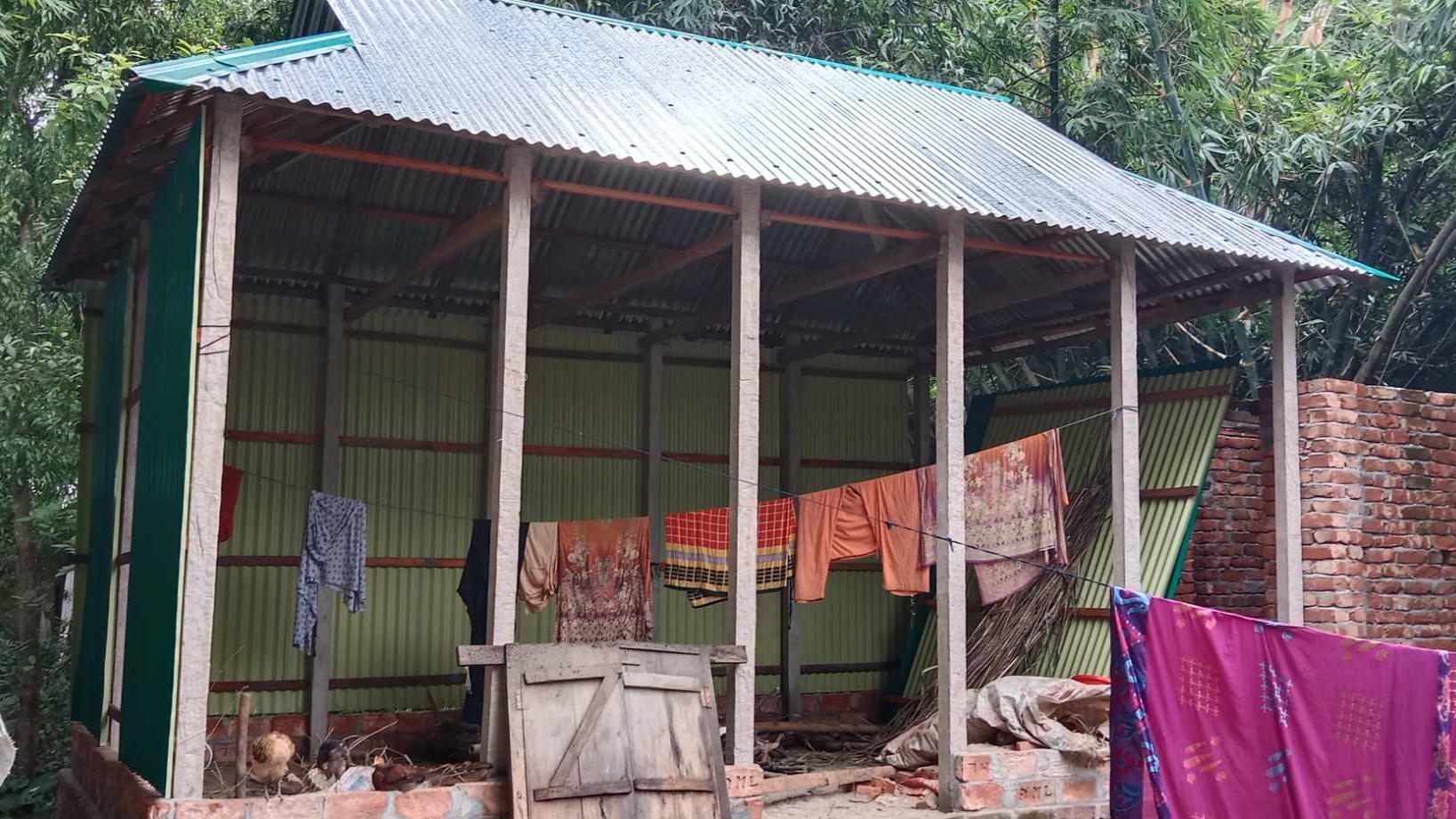 শিবপুরে আদালতের নিষেধাজ্ঞা অমান্য করে মামলার বাদী বিরোধপূর্ণ জমিতে নির্মাণ কাজ!