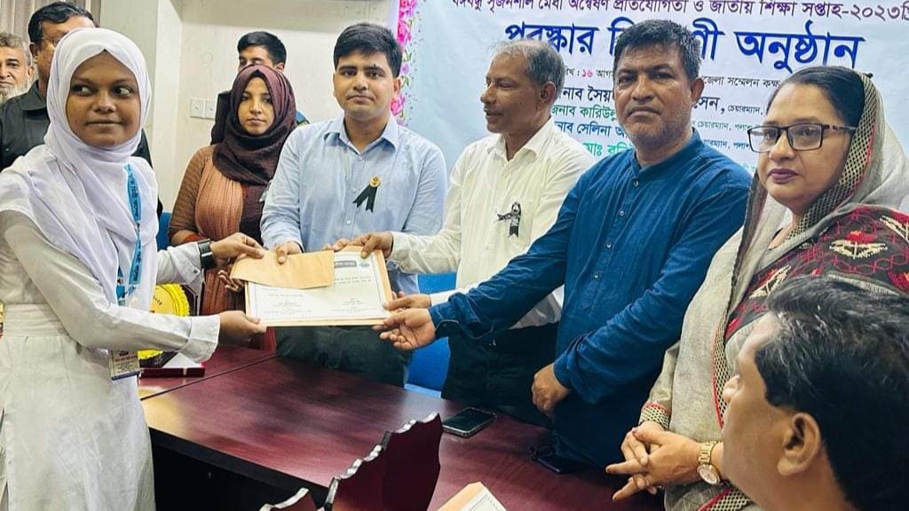 পলাশে বঙ্গবন্ধু সৃজনশীল মেধা অন্বেষণ প্রতিযোগিতা ও জাতীয় শিক্ষা সপ্তাহ এর পুরস্কার বিতরণ