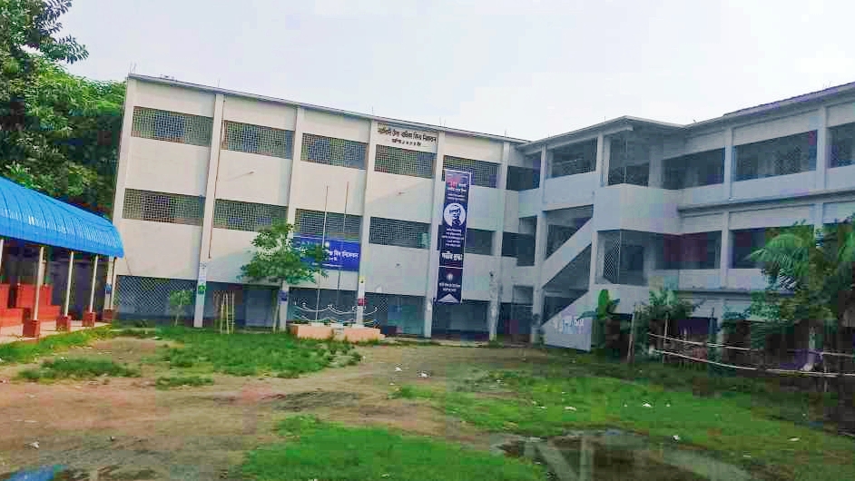 নরসিংদীতে স্কুল চলাকালে মশার ওষুধ স্প্রে, ১০ শিক্ষার্থী অসুস্থ