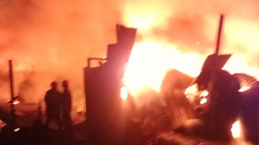 নরসিংদীতে গোডাউন আগুন, ক্ষয়ক্ষতি ১০ লাখ টাকা