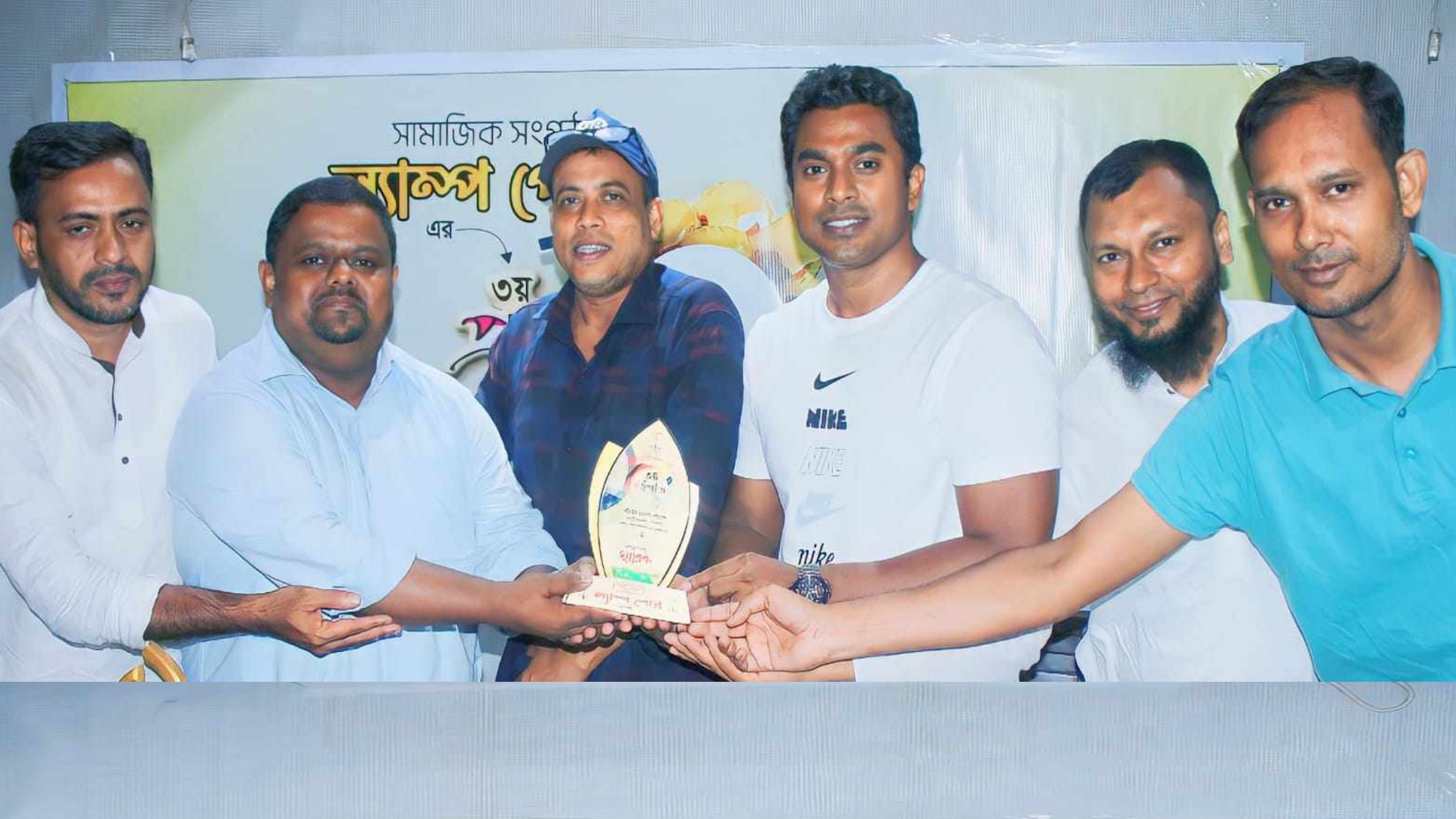 ল্যাম্প পোস্টের ৩য় প্রতিষ্ঠাবার্ষিকীতে বিশিষ্টজনদের সম্মাননা প্রদান
