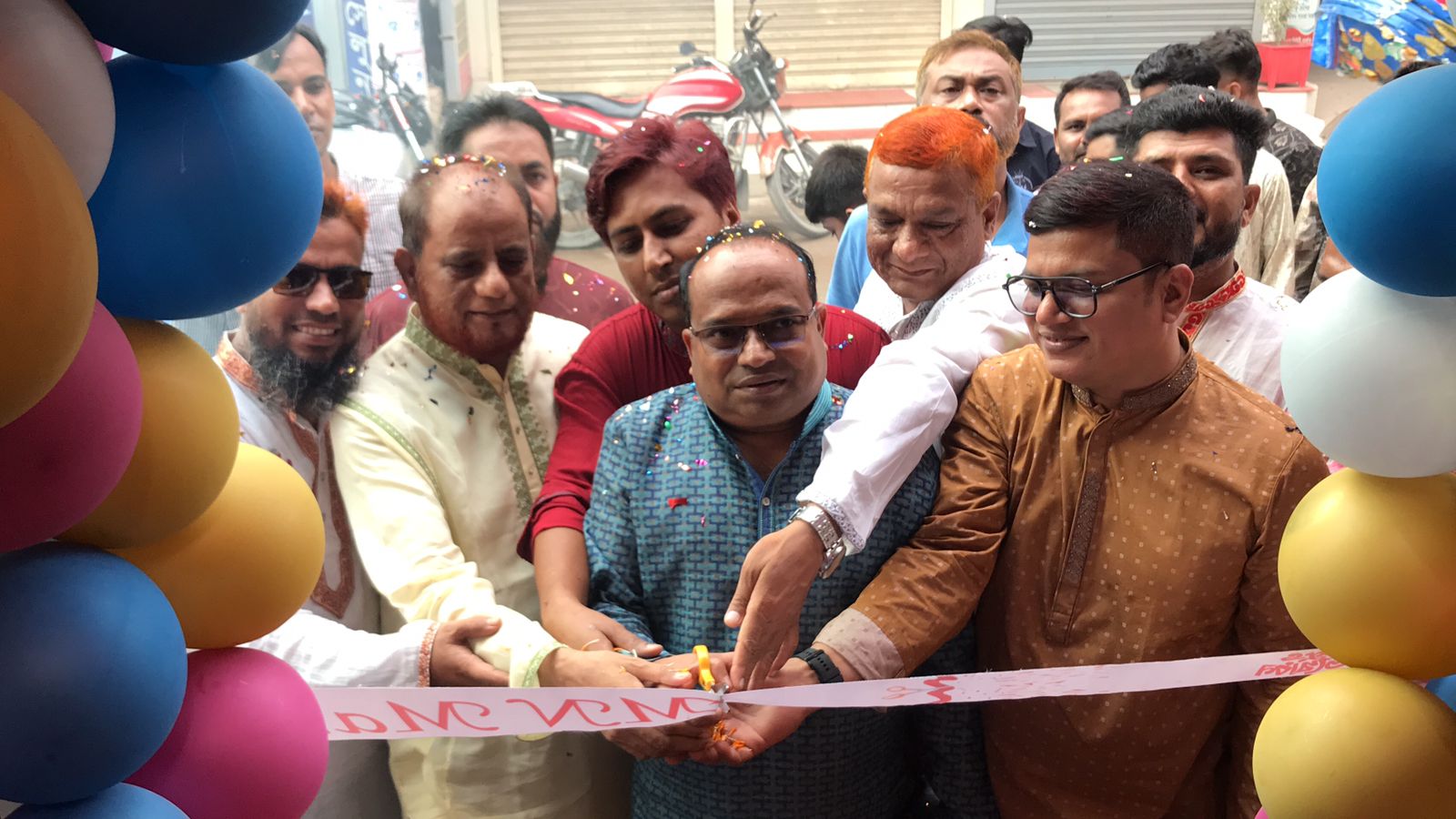 নরসিংদীর উপজেলা মোড়ে অত্যাধুনিক বিউটি পার্লার ‘এমএন মেকওভার’ উদ্বোধন