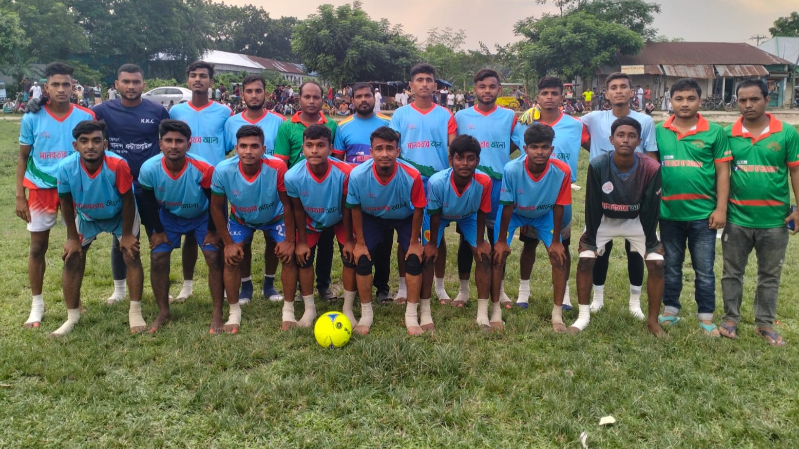 পলাশে উদ্বোধনী ফুটবল ম্যাচে মানবতার আলো’র জয়