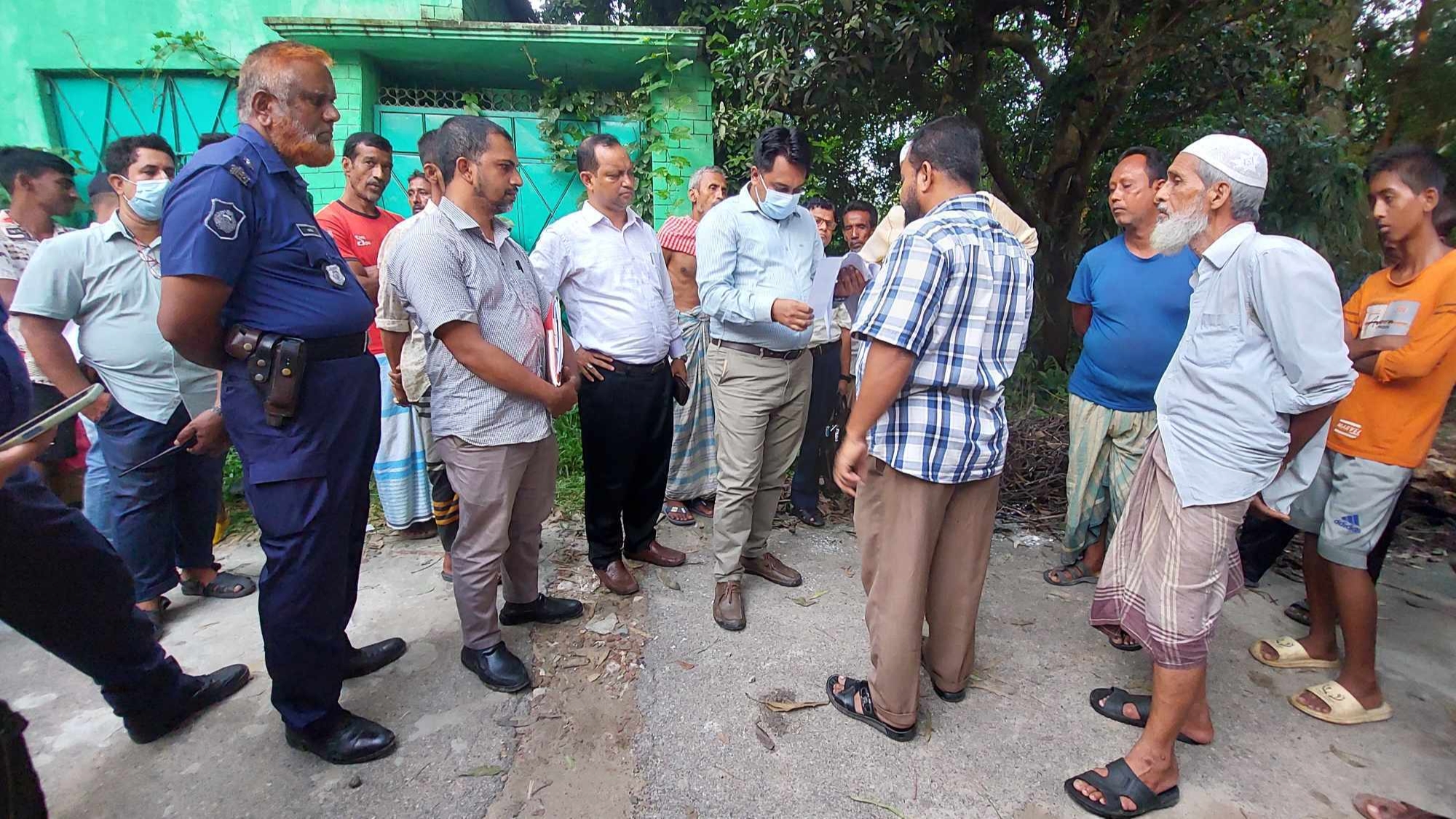 নরসিংদীতে জনবসতি এলাকা থেকে পোল্ট্রি খামার সরাতে মোবাইল কোর্ট