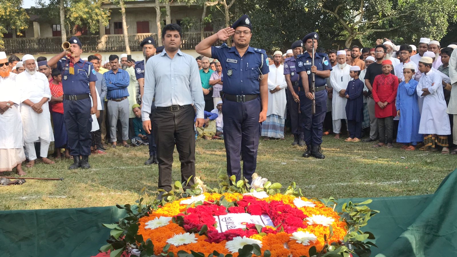 শিবপুরে বীর মুক্তিযোদ্ধাকে রাষ্ট্রীয় মর্যাদায় দাফন