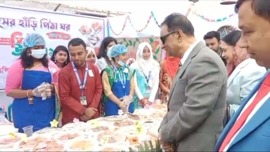 পলাশে দিনব্যাপী গ্রাম বাংলার বাহারি রকমের পিঠা উৎসব অনুষ্ঠিত