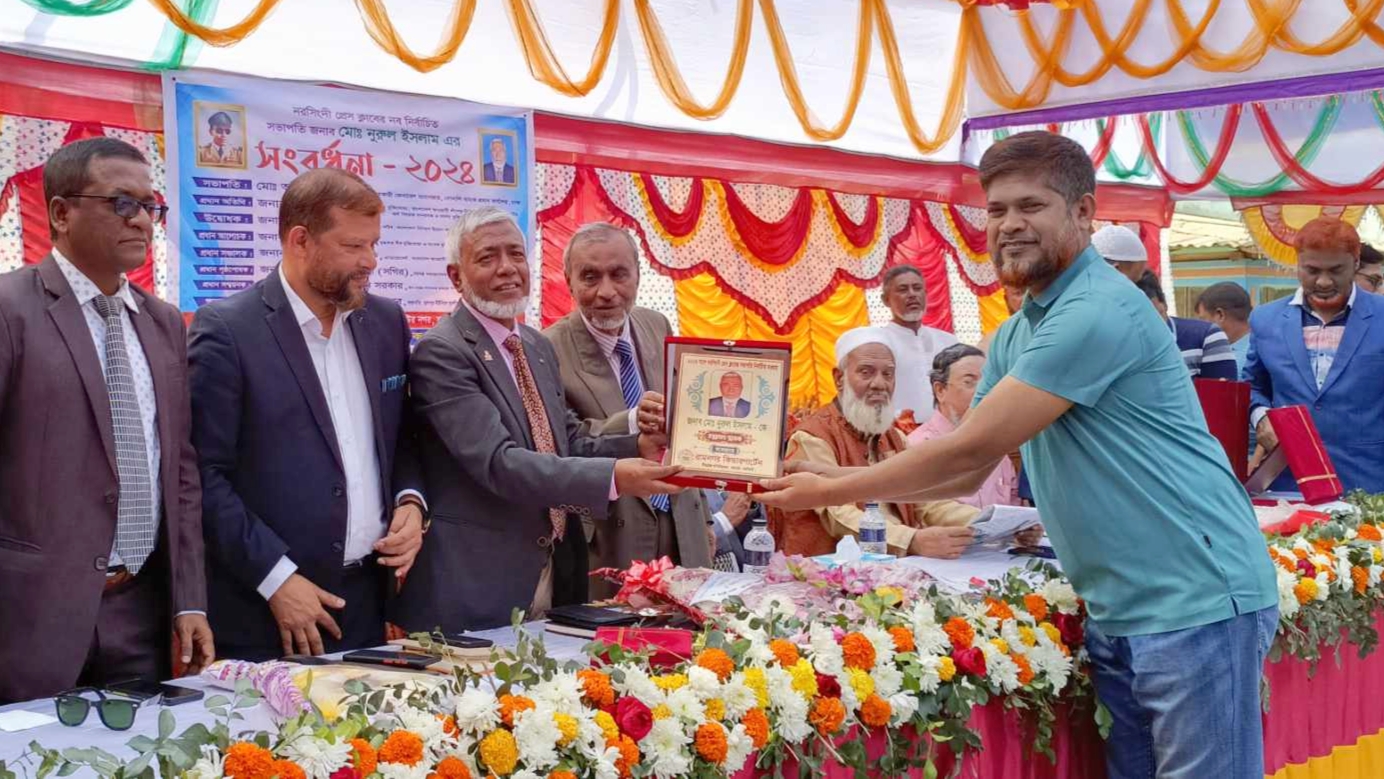 নরসিংদী প্রেসক্লাবের সভাপতিকে গ্রামবাসীর সংবর্ধনা