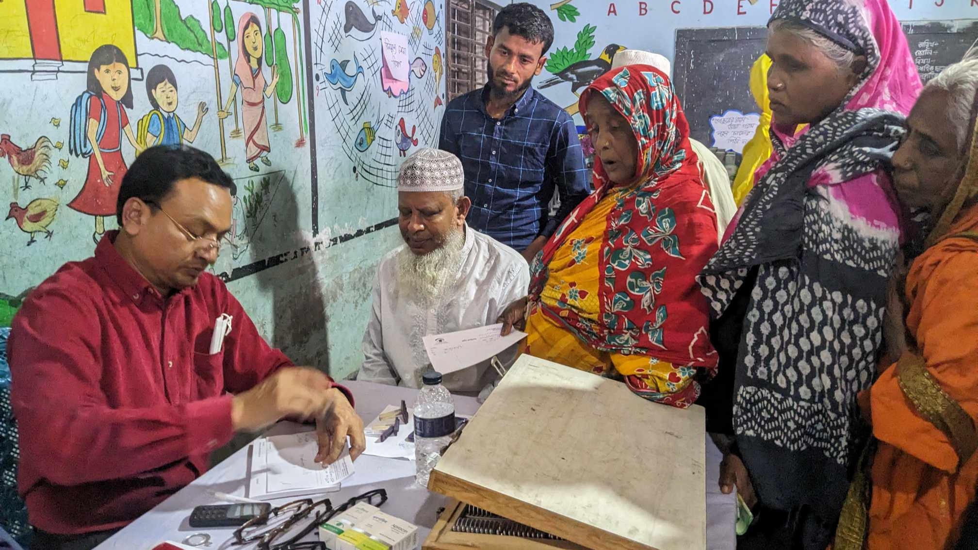 নরসিংদীতে ইসিপি’র ফ্রি চক্ষুসেবা পেলেন ৪ শতাধিক দরিদ্র মানুষ