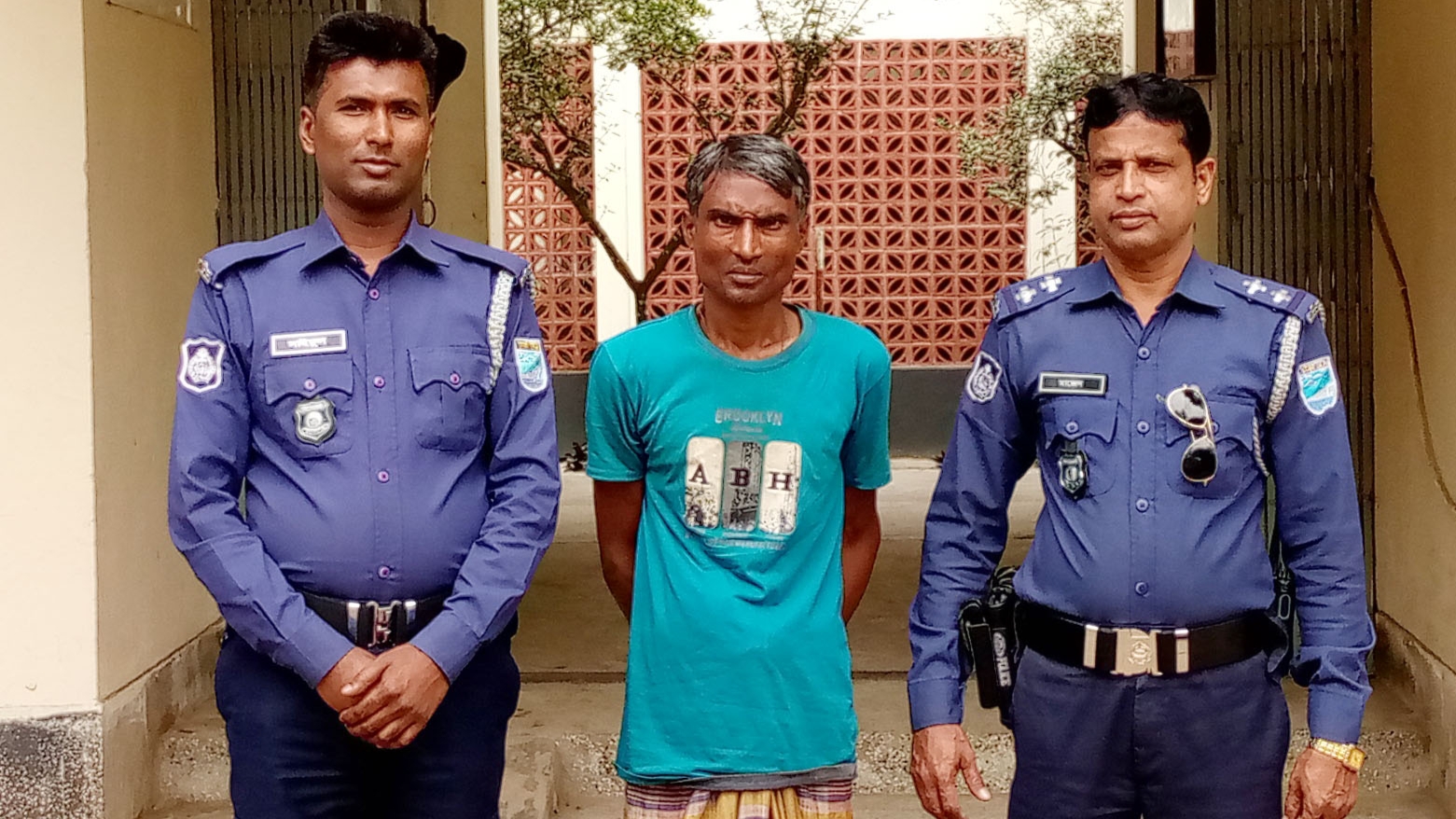 পলাশে খুনের ভয় দেখিয়ে শিশু ধর্ষণের অভিযোগ, যুবক গ্রেপ্তার