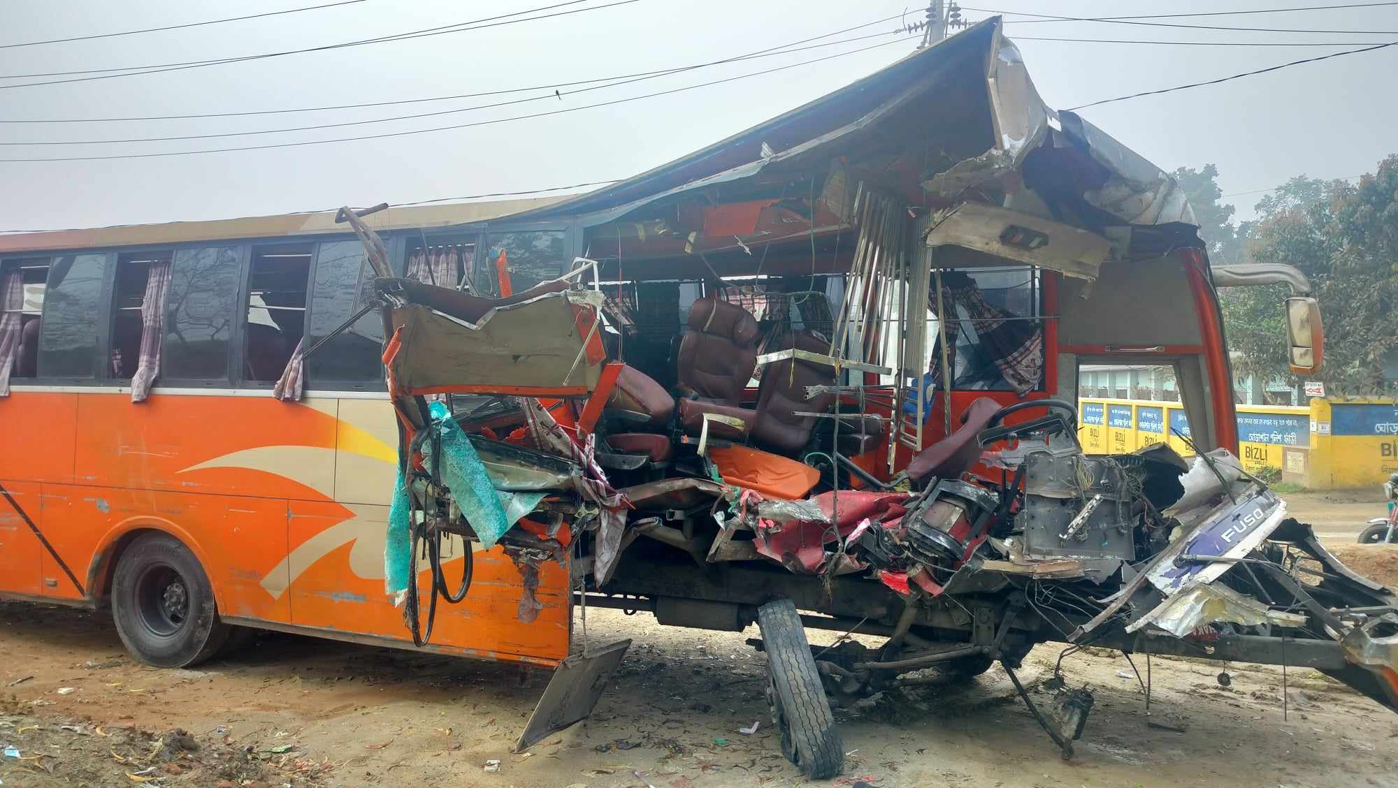 পলাশে এনা-কাভার্ডভ্যানের মুখোমুখি সংঘর্ষ, নিহত ২