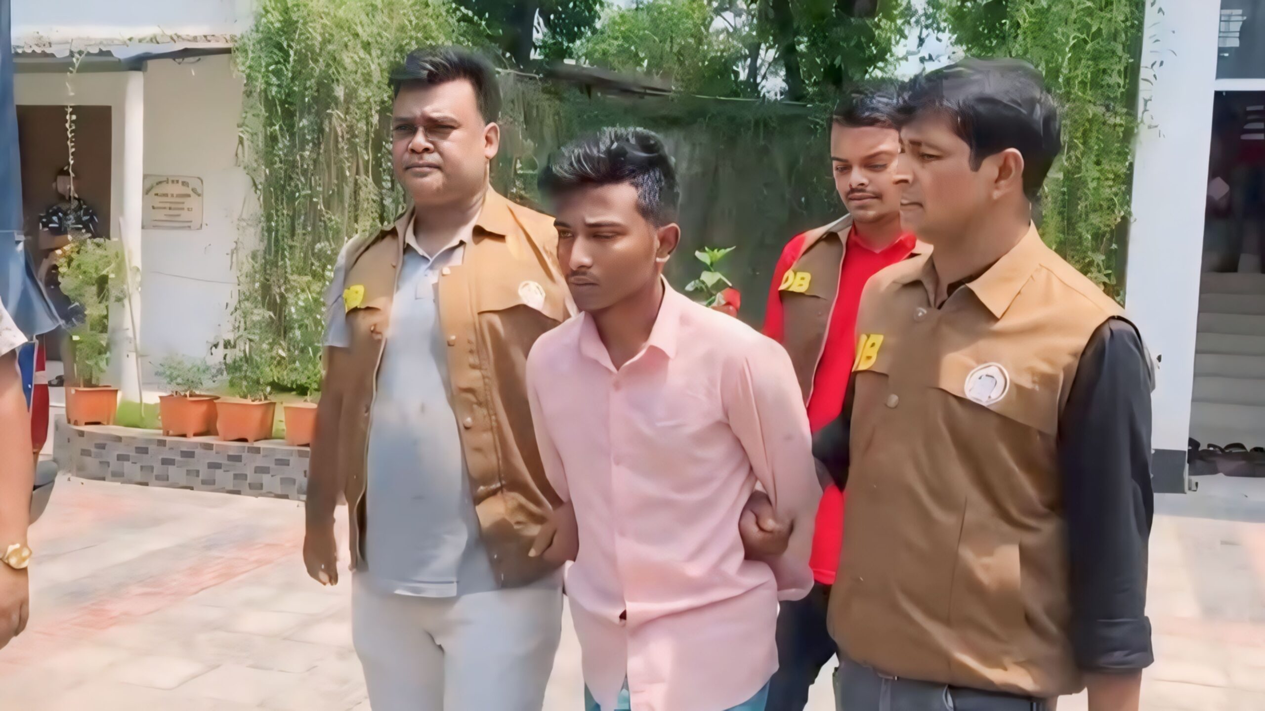 পলাশে বৃদ্ধাকে গলা কেটে হত্যা, অভিযুক্ত গ্রেপ্তার