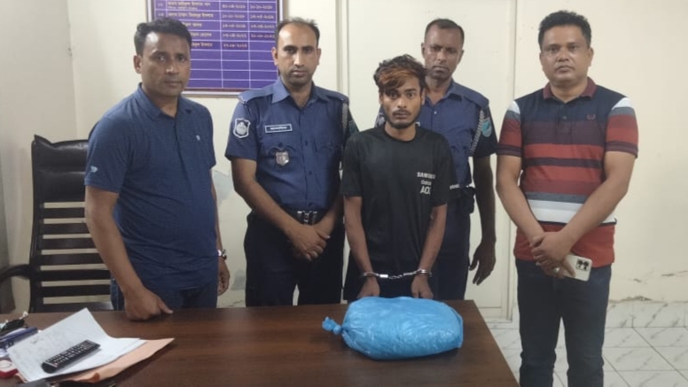 ঘোড়াশালে এক কেজি গাঁজাসহ তরুণ গ্রেপ্তার