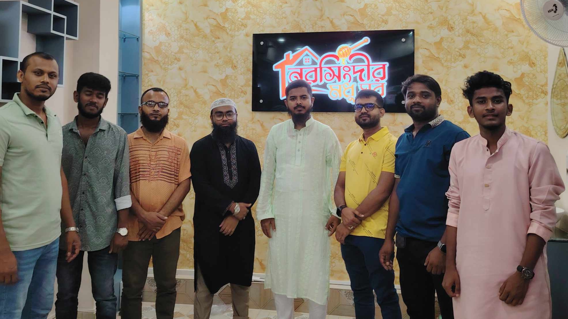 নরসিংদী মধু ঘর শোরুমের শুভ উদ্বোধন অনুষ্ঠিত