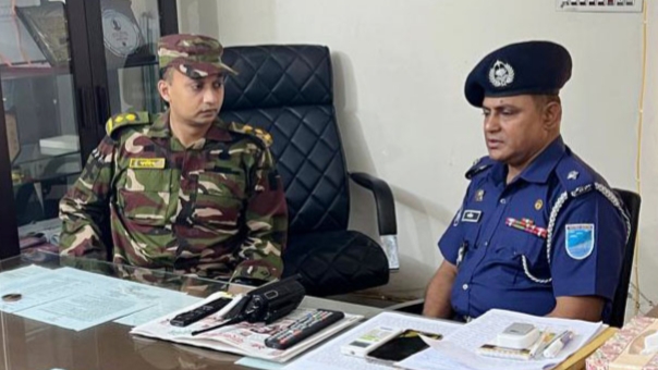 নরসিংদীতে সেনাবাহিনীর সহায়তায় স্বাভাবিক হচ্ছে পুলিশের কার্যক্রম