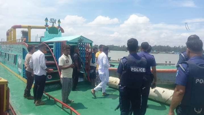 অবৈধ চুম্বক ড্রেজারে নদীতে বালু উত্তোলন, ১০ লক্ষ টাকা জরিমানা